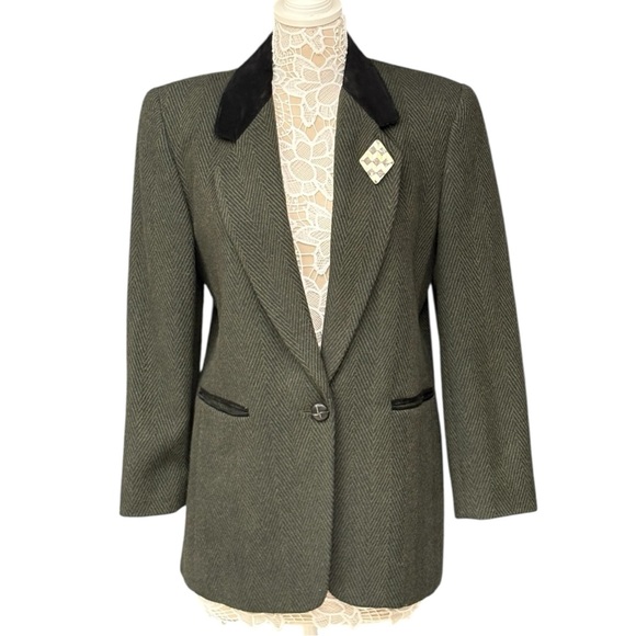 Harve Benard Jackets & Blazers - Harvé Benard Herringbone Wool Blend Blazer Size 8 Velvet Collar & Shoulder Pads